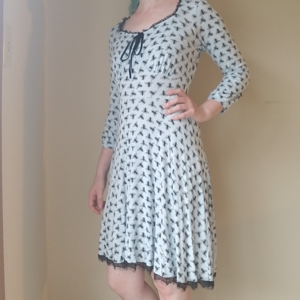 Hot Topic Blue longsleeve bee print dress